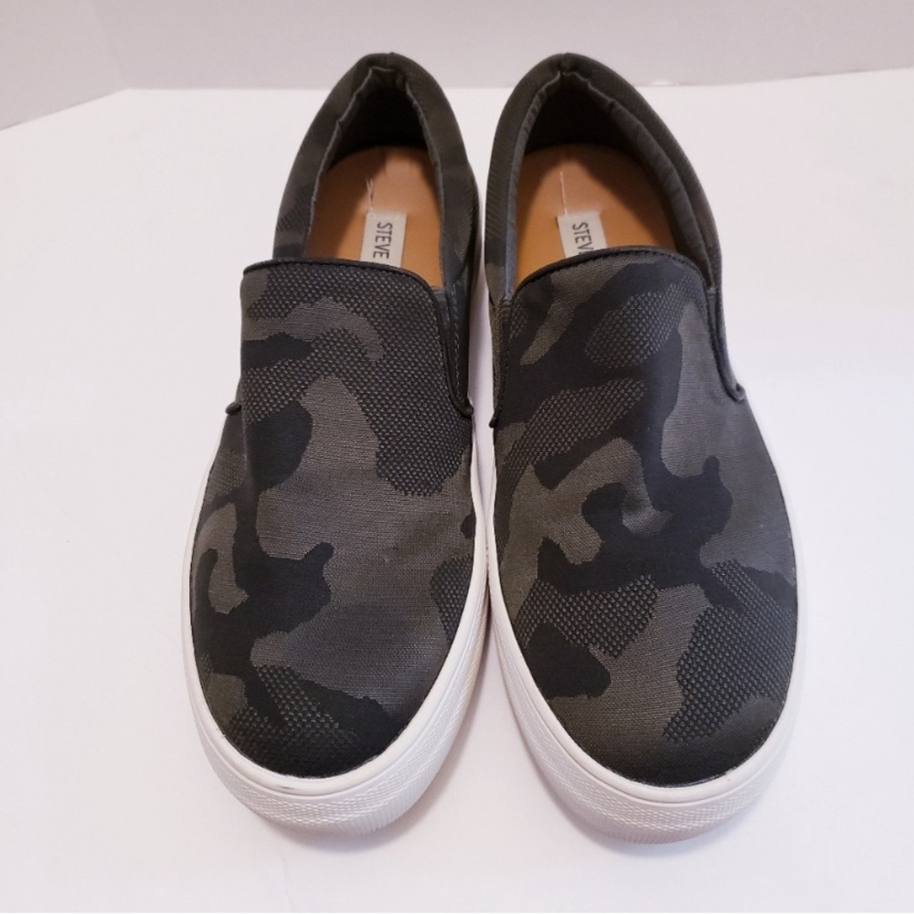 Steve Madden Women 7M Gills Shoes Black Olive Green Gray Slip On Comfort Sneaker